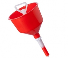 Self-leveling funnel with two spacers